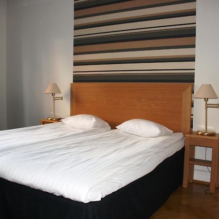 First Hotel City เอสคิสทูนา ภายนอก รูปภาพ