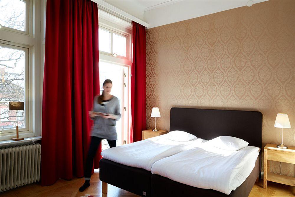 First Hotel City เอสคิสทูนา ภายนอก รูปภาพ