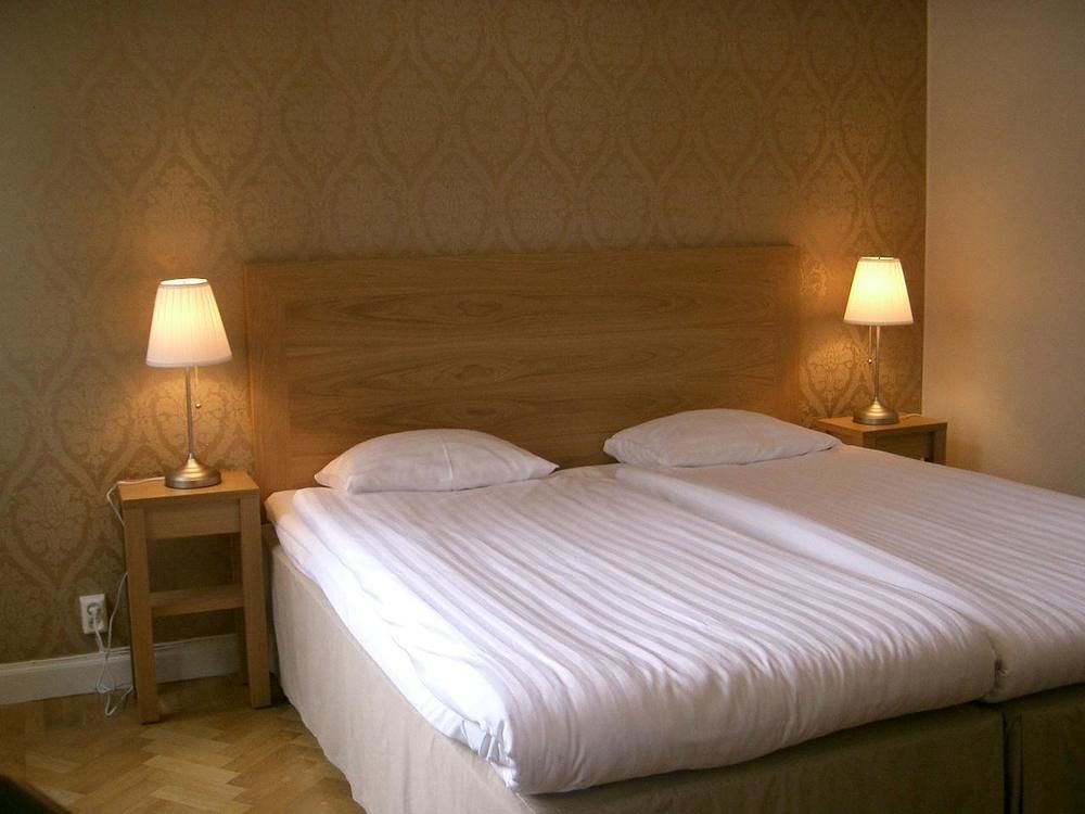 First Hotel City เอสคิสทูนา ภายนอก รูปภาพ