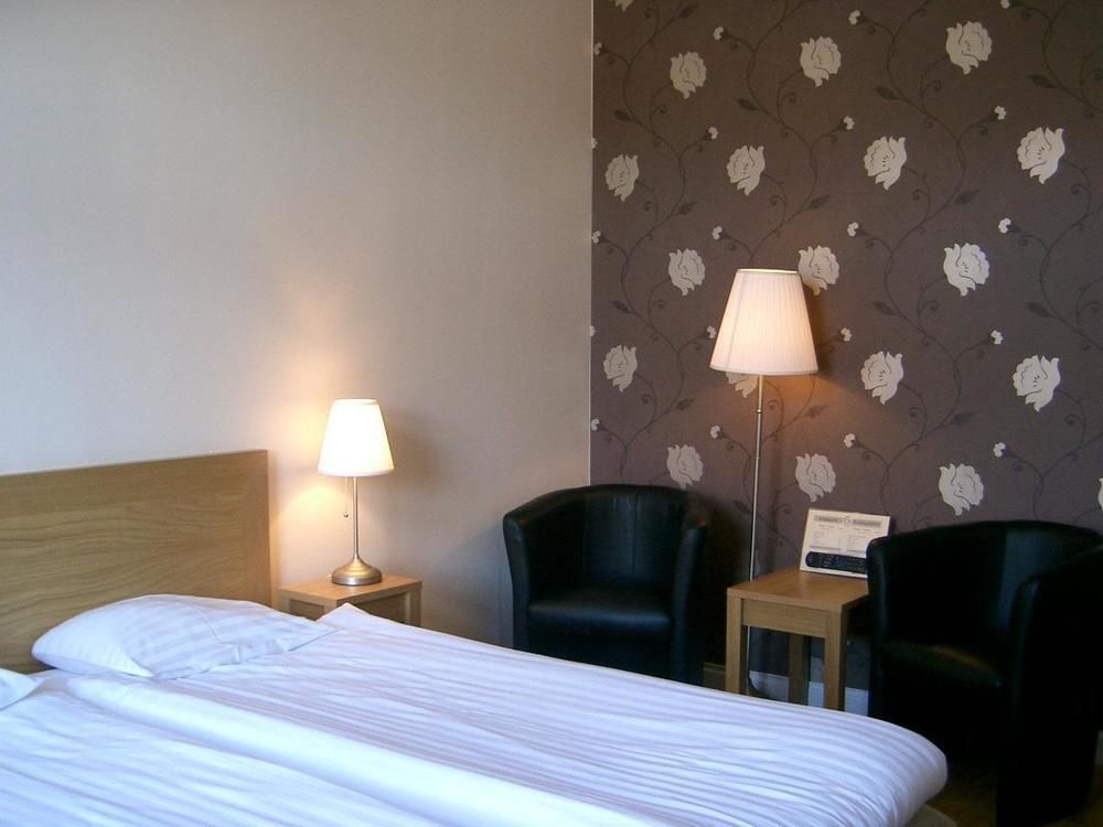 First Hotel City เอสคิสทูนา ภายนอก รูปภาพ
